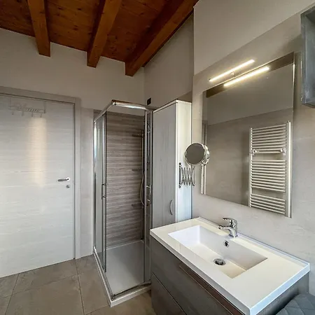 Vila A Schiera Con Vista